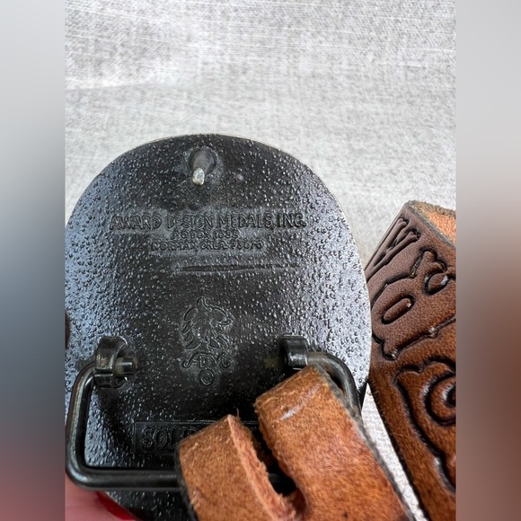 VTG childs Award Design Medals brass buckle, calf roping, w/ tooled leather belt - Picture 3 of 9